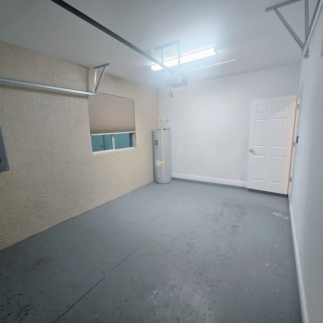 Building Photo - MUST SEE -2/2/1+OPEN DEN-DUPLEX IN GREENBR...
