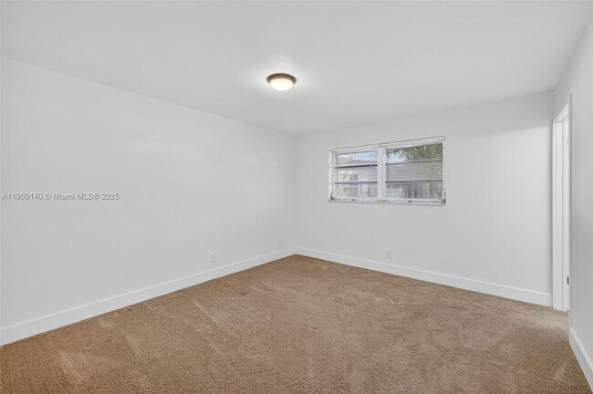 Building Photo - $2,700MONTHLY;339 SW 15TH ST #1-2 DANIA BEACH, FL 33004