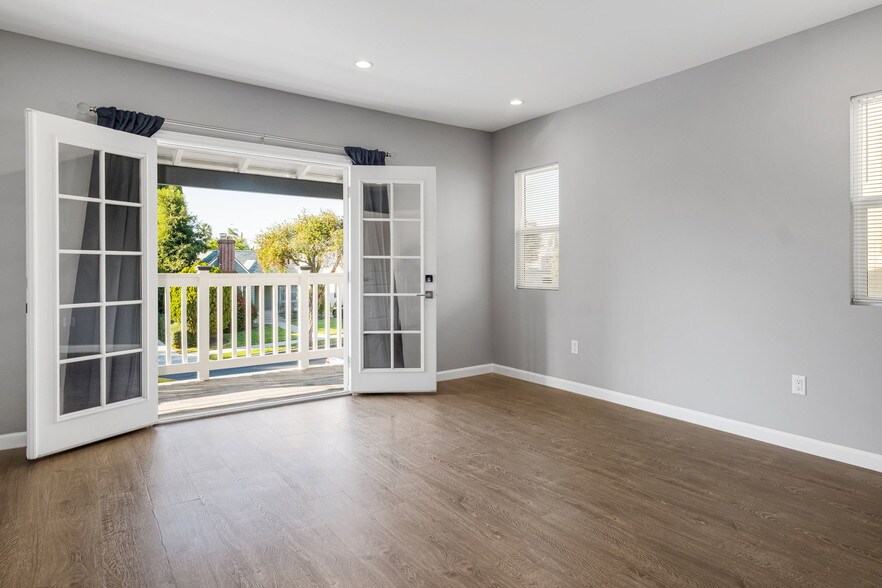 Building Photo - 1238 S Burnside Ave