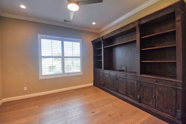 Building Photo - 5 Bedroom Resort-Style Estate with Pool, Spa & RV Parking