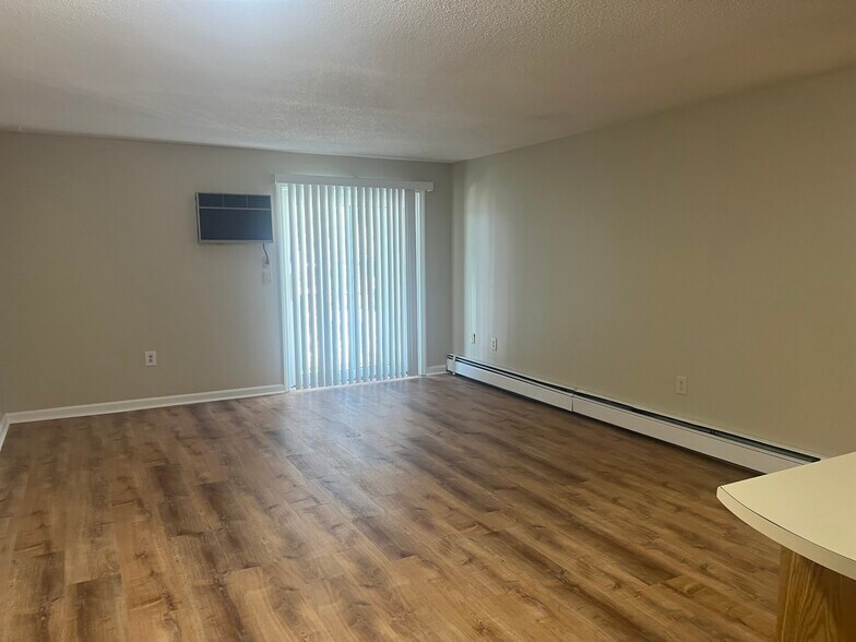 Building Photo - 3 Knights Bridge Dr