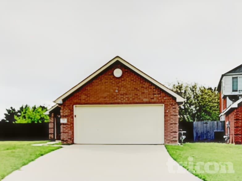 Building Photo - 906 Pheasant Dr