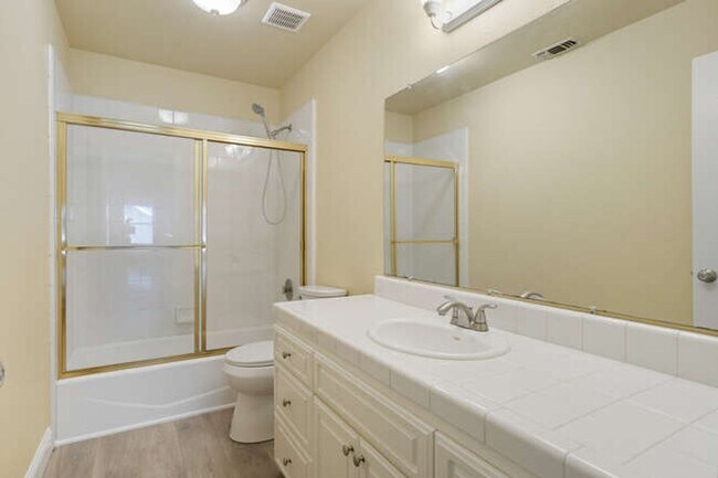 Building Photo - Spacious 5-Bedroom Home with Pool in NE Fr...