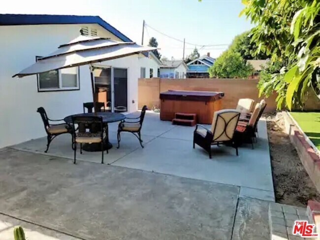 Building Photo - 335 S California St