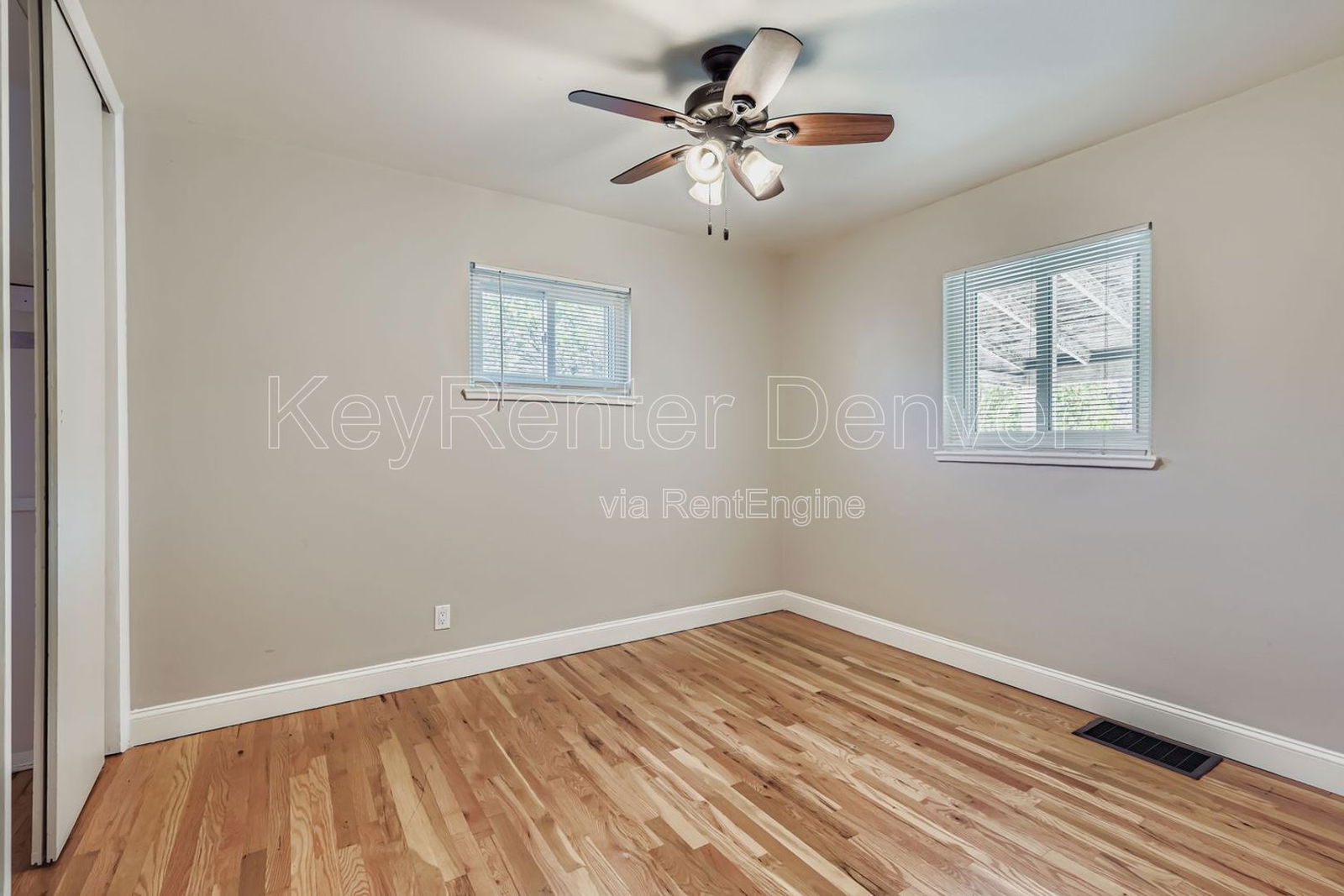 Building Photo - 4350 E Utah Pl