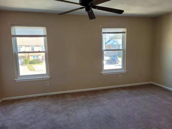 Building Photo - 305 Seeman Ct