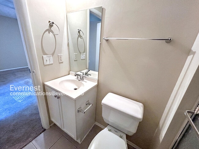 Building Photo - 493 Village Square Ct