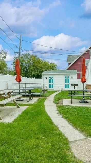 Building Photo - 3107 W Lake Rd