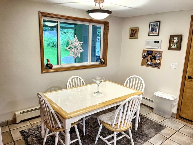 Building Photo - 22454 Hilltop Cir