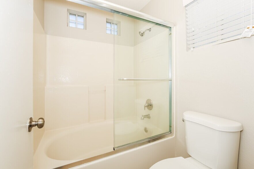 Building Photo - 2724 Advancement Ave