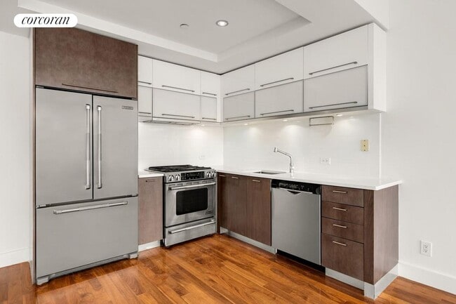 Building Photo - 214 N 11th St