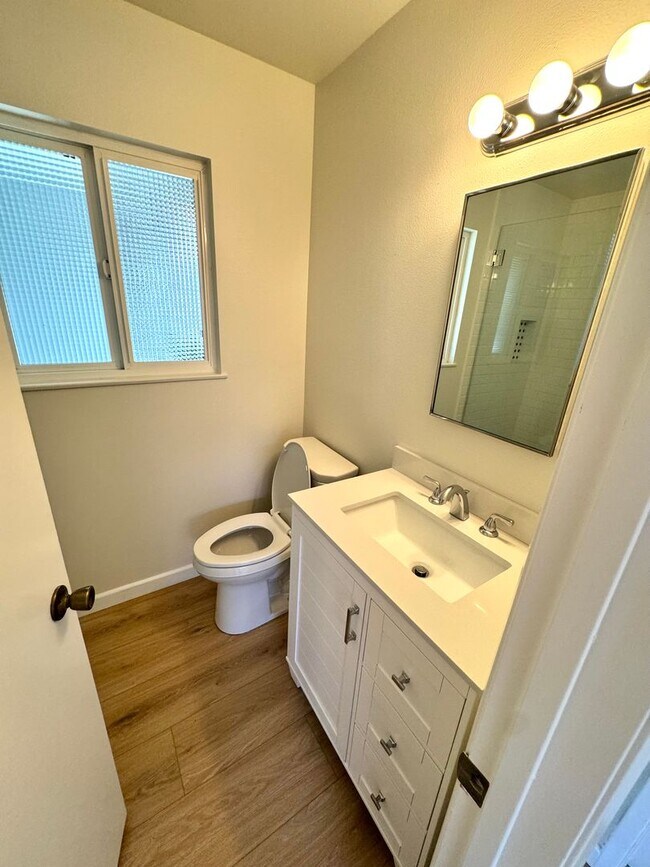 Building Photo - Charming Single Story Upgraded East End Home
