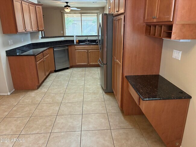 Building Photo - 8011 S 70th Dr