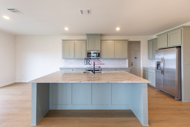 Building Photo - Beautiful 4 Bedroom Home with Covered Patio & Hill Country Views