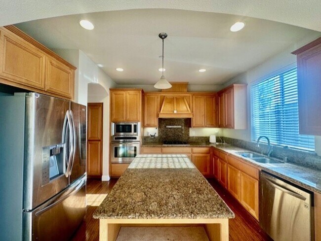 Building Photo - Beautiful Newer Home, Very Clean- Move In ...