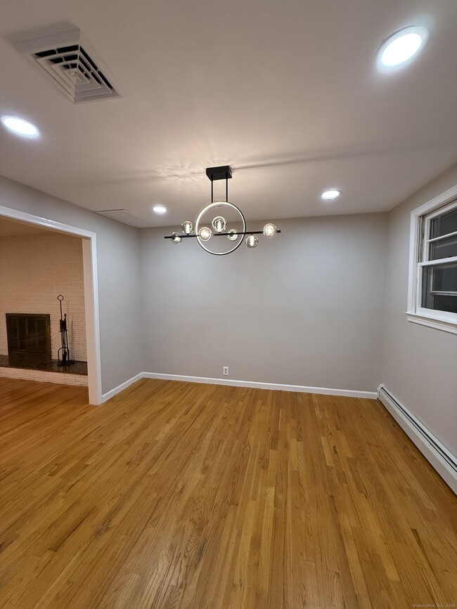 Building Photo - 40 Greenfield Dr
