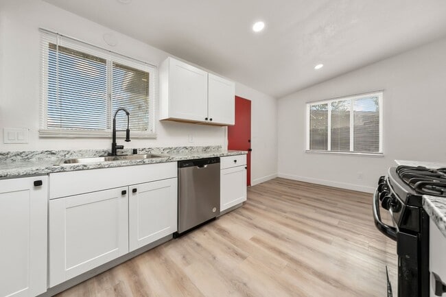 Building Photo - Available Now Fully Remodeled Updated 3 Bedroom 1 Bath Home