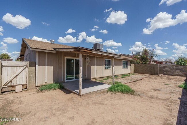 Building Photo - 9509 W Pierce St