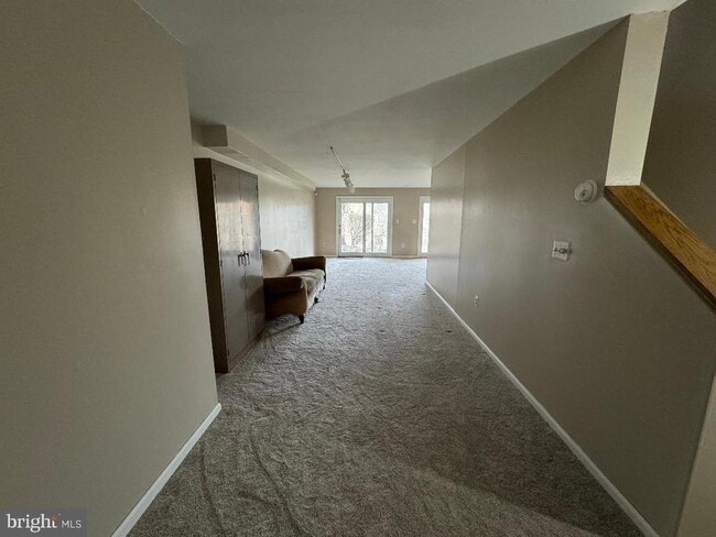 Building Photo - 18 E Countryside Dr