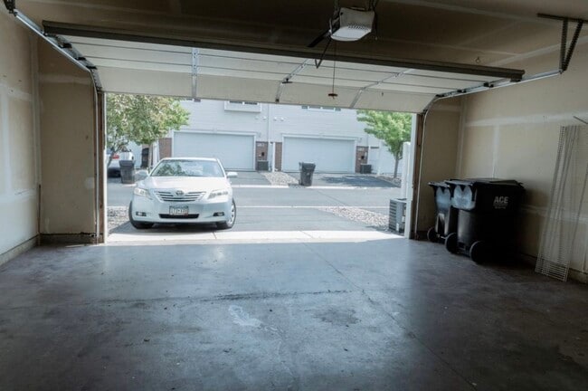 Building Photo - 4385 Empress Dr N