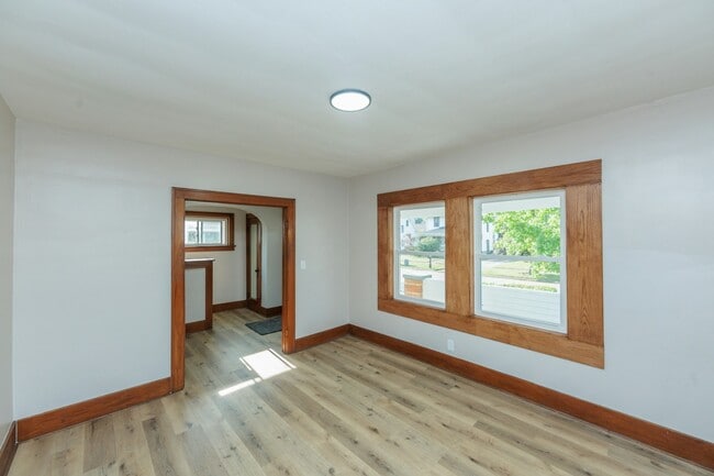 Building Photo - 2233 E 33rd St