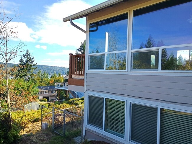Building Photo - Elegant Home with Captivating Sound Views