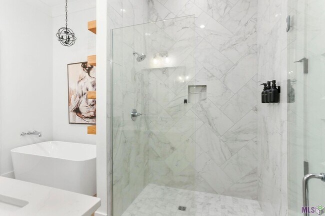 Building Photo - 3305 Pointe-Marie Dr