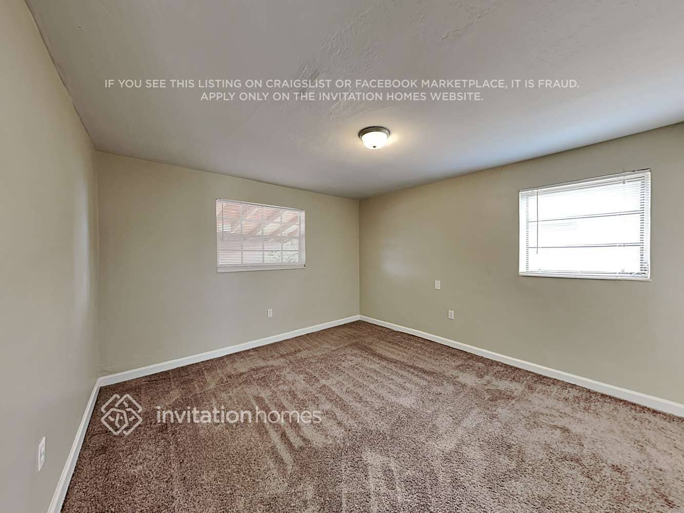 Building Photo - 2401 Jamaica Dr