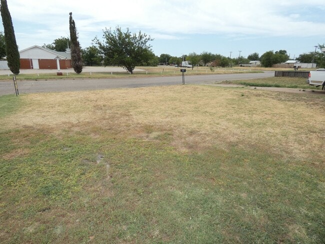 Building Photo - 2 bedroom, 1 bath