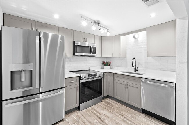 Building Photo - 505 Plaza Seville Ct