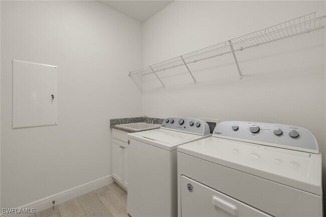 Building Photo - 8880 Redonda Dr