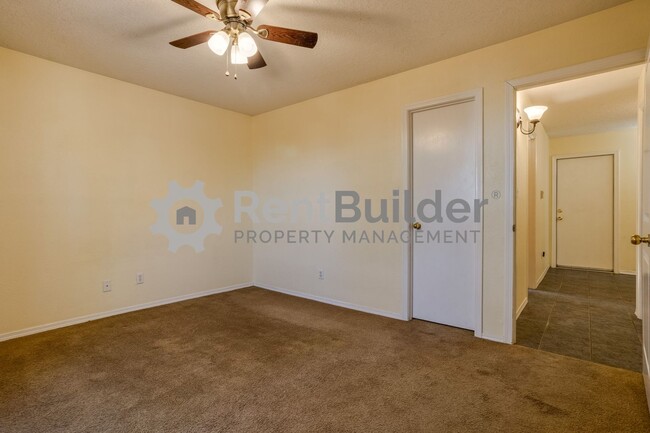 Building Photo - **WOW HOLIDAY SPECIAL PRICING**