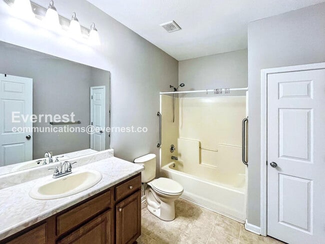 Building Photo - 4 Bed/2.5 Bath Home with Fenced Yard & Garage / Pet-Friendly / Available Now!