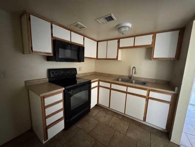 Building Photo - 4624 N 71st Ln