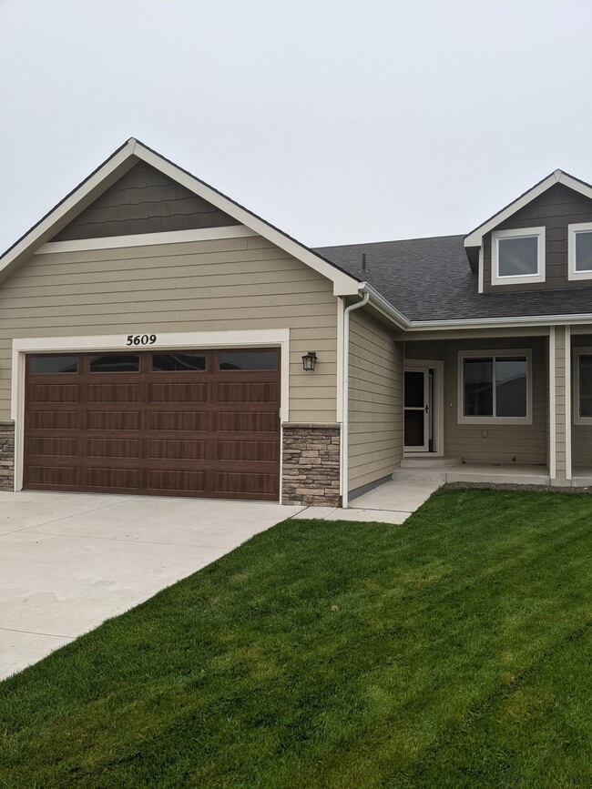 Building Photo - 5609 Franklin Dr