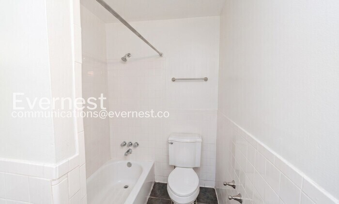 Building Photo - 3227 Hobart Dr NW