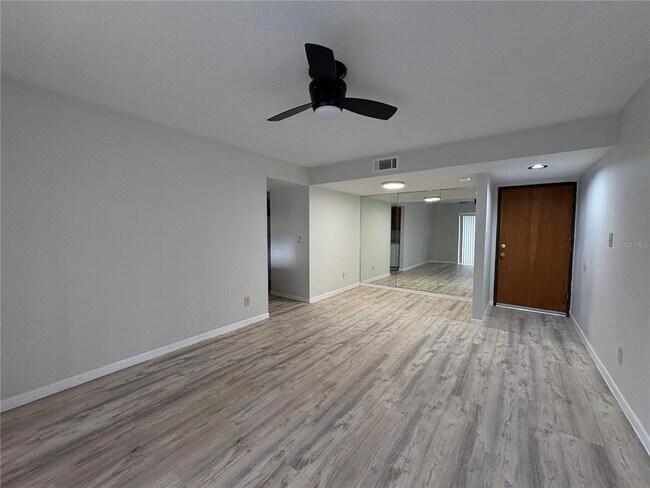 Building Photo - 2583 Countryside Blvd