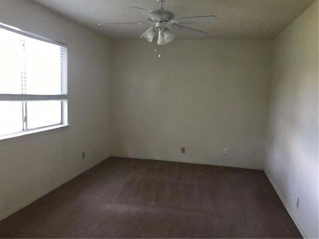 Building Photo - 6107 Parkwood Dr