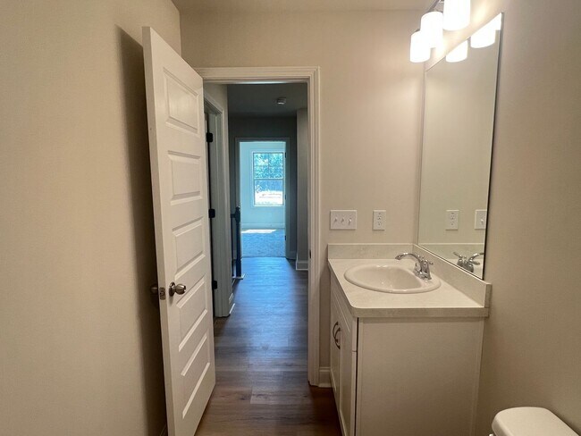 Building Photo - Beautifully Done & Brand New 4BD/2.5 Home in Jones Co.