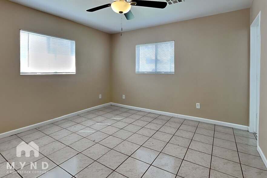 Building Photo - 10948 W 4th St