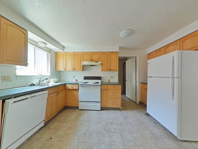 Building Photo - 3 Bedroom Duplex ~ Albany ~ Pet Friendly