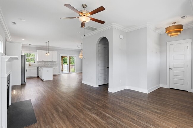 Building Photo - 318 Holbrook Ln