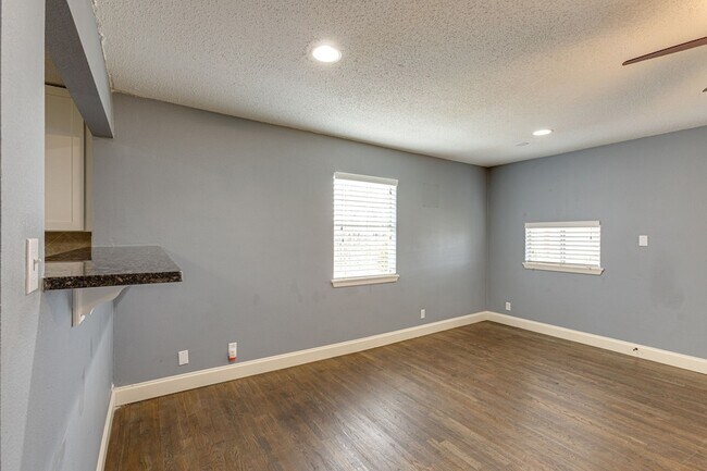 Building Photo - 9621 Rustown Dr
