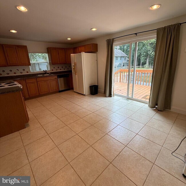 Building Photo - 862 Birch Trail