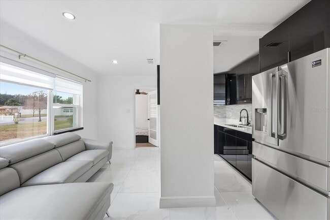 Building Photo - 2521 W Minnehaha St