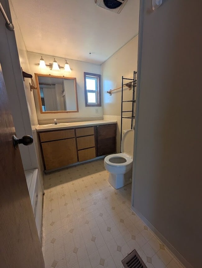 Building Photo - 2021 Grelle Ave