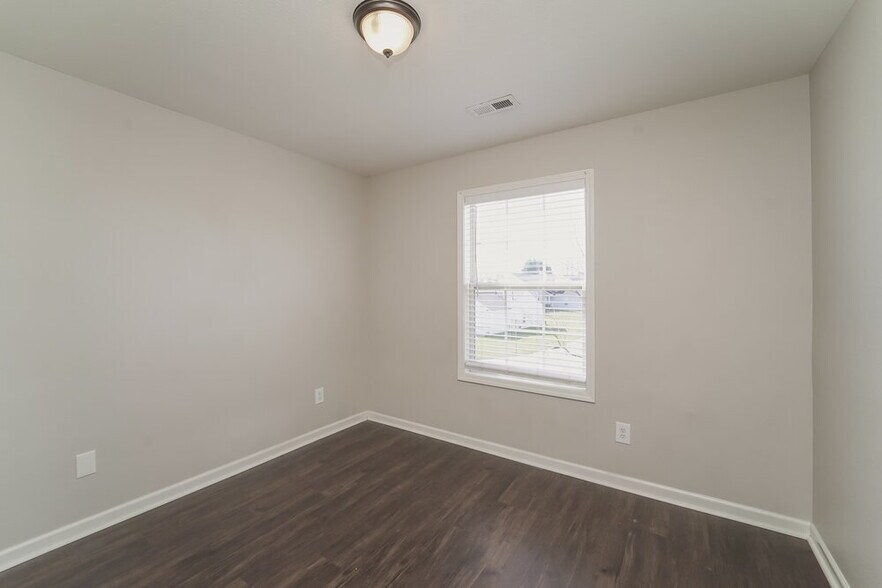 Building Photo - 6202 Whispering Brook Ct