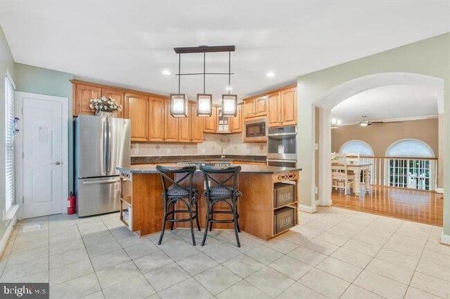 Primary Photo - 4541 Monmouth St