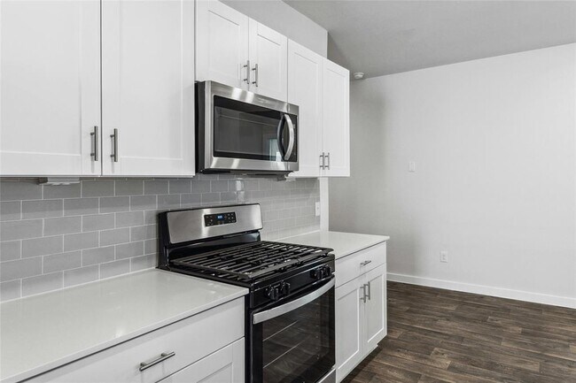 Building Photo - 605 Jane Long Dr