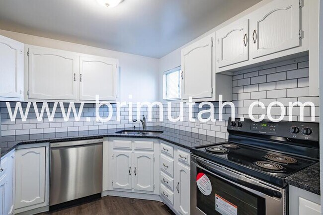 Building Photo - 1877 Osage Orange Ave S